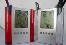 透明多功能笔筒万年历时钟 创意办公用品的新宠